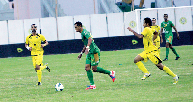 "إحدى محاولات الجوارح عبر المهاجم البرازيلي سيلا على مرمى كلباء \tمن المصدر"