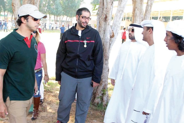 "منصور بن زايد فى حديث حول السباق"