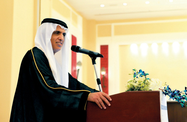 "سعود بن صقر أثناء إلقاء كلمة خلال الافتتاح \t\t تصوير- حنيف"