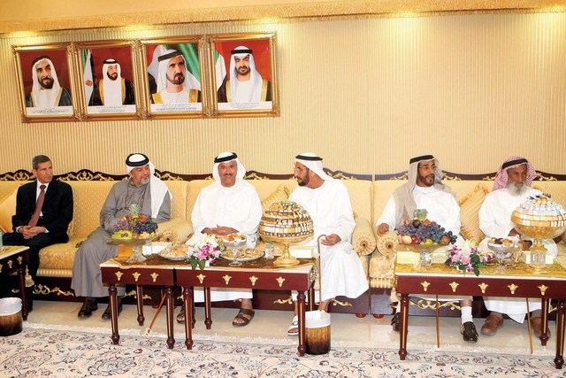 "سلطان بن حمدان يحتفي بعاصم بن نايف"