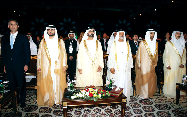 "نائب رئيس الدولة خلال افتتاح القمة بحضور حمدان ومكتوم بن محمد ونهيان بن مبارك وأحمد جمعة الزعابي ووكيل وزارة التجارة الأميركية\tتصوير: خليفة اليوسف"