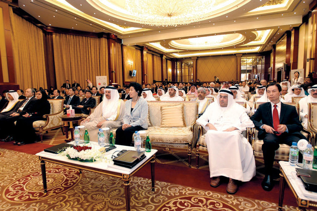 "مقدمة الحضور خلال المنتدى"