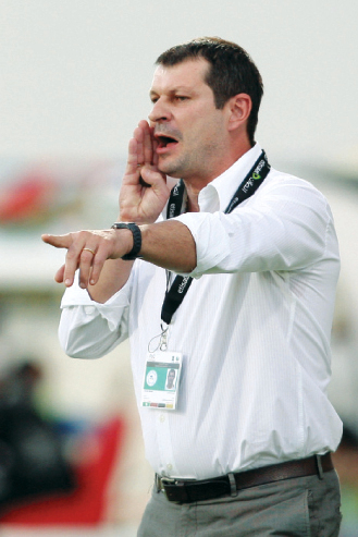 "بانيد يوجه لاعبيه"