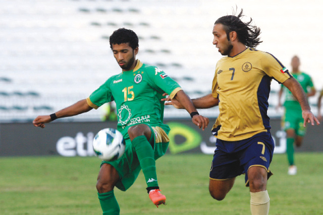 "الشباب يواصل صحوته بالفوز على دبي\tتصوير ــ مصطفى الأميري"