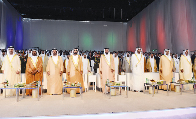 "خليفة يشهد الاحتفال بحضور محمد بن راشد ومحمد وحمدان وهزاع ومنصور بن زايد وسيف بن محمد وسلطان بن خليفة\t\t\t\t\t\t\t\t\t\t\t\t\t وام"