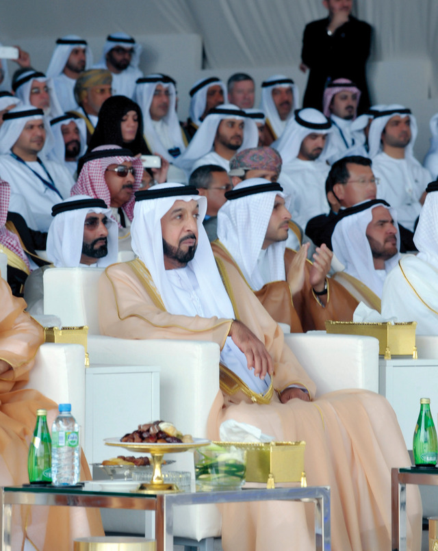 "رئيس الدولة يتابع الاحتفال"