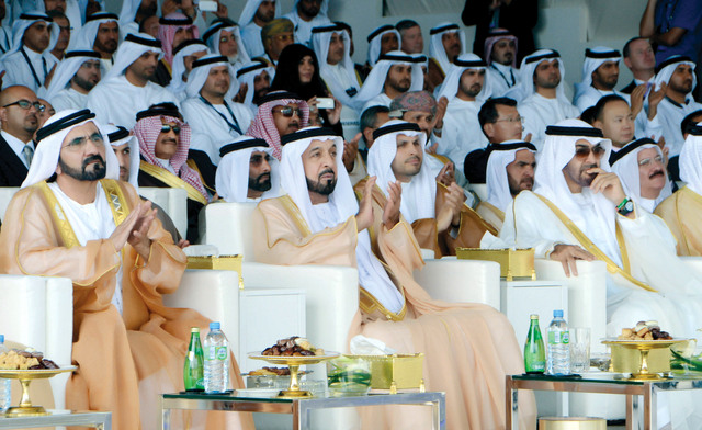 "رئيس الدولة ونائبه وولي عهد أبو ظبي خلال الاحتفال"