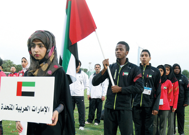 "وفد الإمارات رافعا علم الدولة في طابور العرض \tتصوير ــ خالد نوفل"