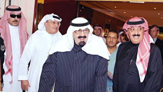 "العاهل السعودي مغادراً مدينة الملك عبدالعزيز الطبية \t\t واس"