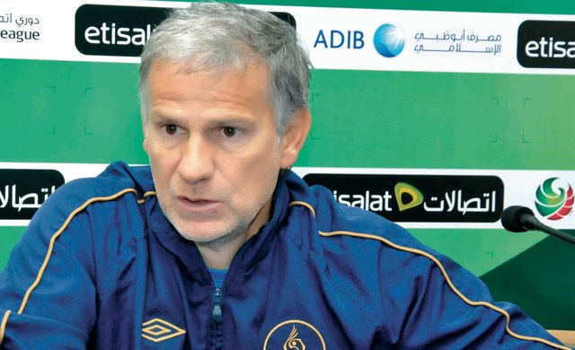 "جانب من تدريبات كلباء بحضور زوماريو  \t تصوير ـ محمد منور"