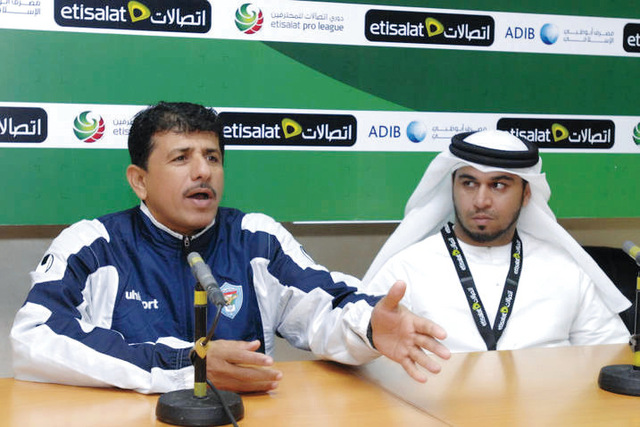 "عبد الله مسفر يتحدث خلال المؤتمر الصحافي"