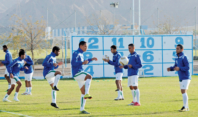 "دبا الفجيرة يسعى لترك المركز الأخير \t تصوير - محمد منور"