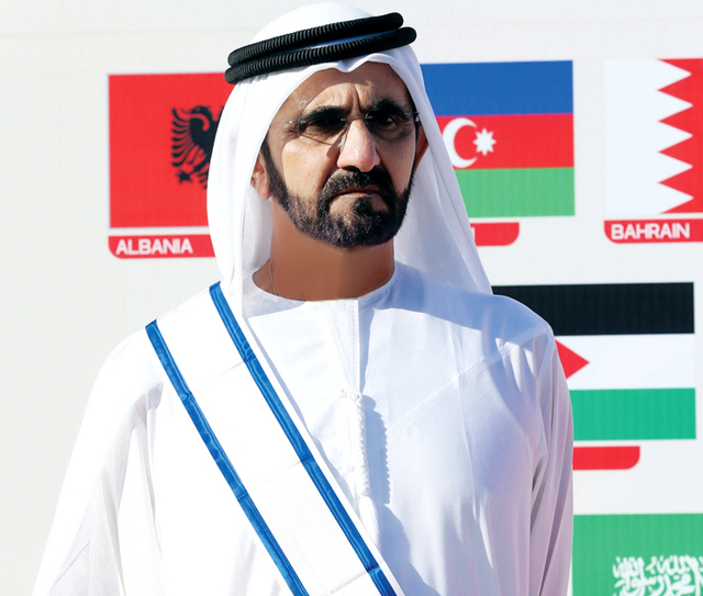 "محمد بن راشد ينال وشاح الإنجاز"