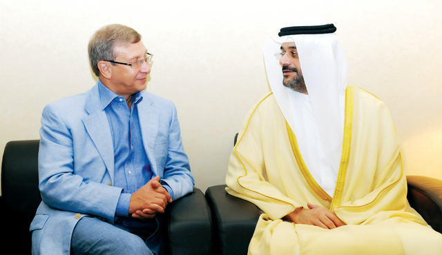 "ولي عهدالشارقة خلال استقبال رئيس مجلس الأعمال الروسي العربي"