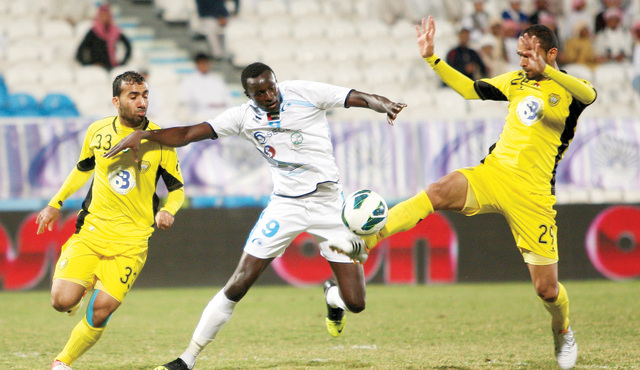 "بني ياس نجح في حسم مباراته مع الوصل بثلاثية \tتصوير ــ مجدي إسكندر"