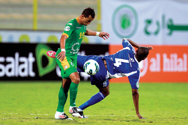 "الشباب يقصي النصر من الكأس \t تصوير ـ سالم خميس"