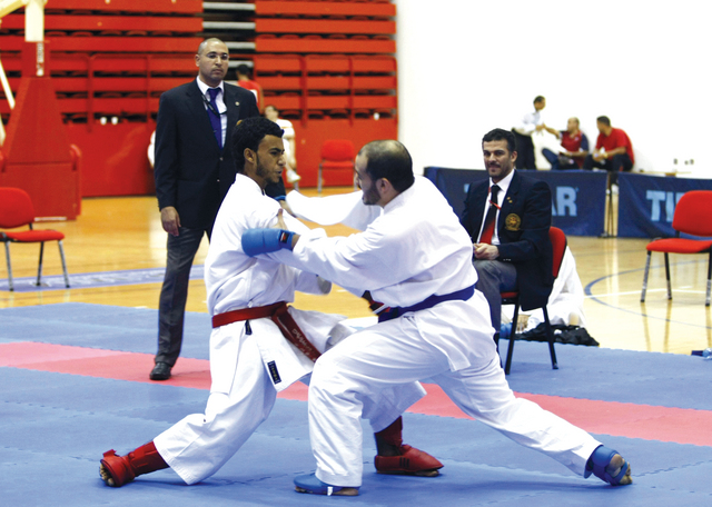 "مساع لترتيب أوضاع لعبة الكاراتيه\tالبيان"