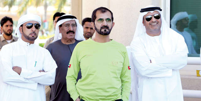 "محمد بن راشد خلال متابعته السباق بحضور النابودة والطاير والسبوسى تصوير ـ خليفة اليوسف ـ موهان"