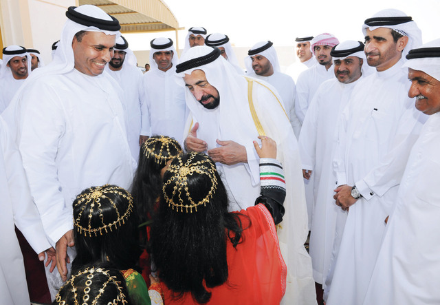".. وسموه في حوار مع عدد من الزهرات \tوام"