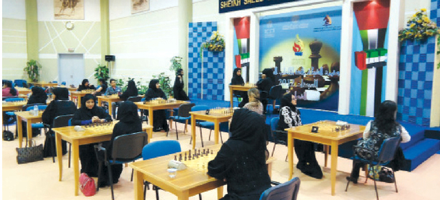 "جانب من منافسات الشطرنج ضمن برنامج مسابقات الدورة\t من المصدر"