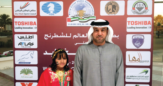 "سعيد المقبالي مع البطلة الإماراتية وافية المعمري\t من المصدر"