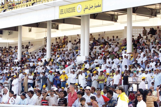 "جوائز وهدايا تنتظر جمهور المضمار العائلي"