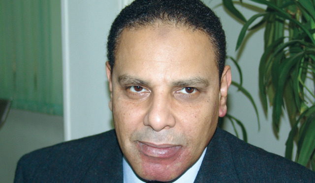 "علاء الأسواني"