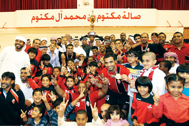 "فرحة أهلاوية عارمة بالحصول على كأس أقوياء اليد\t تصوير ــ موهان"