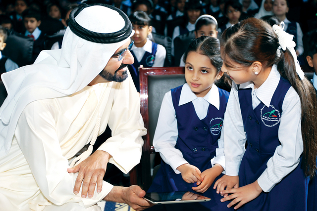 "محمد بن راشد القائد والوالد والمعلم الذي استثمر بالانسان كونه الاغلى.. وفي الصورة سموه في حديث مع طالبتين تستمعان إلى سموه باهتمام وهو يحضهما على الدراسة والجد"