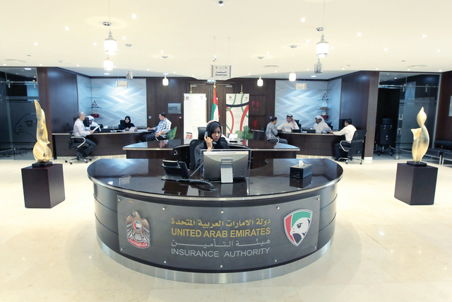 "مركز خدمة العملاءفي هيئة التأمين على اتصال مباشر بجميع الأطراف \tالبيان"