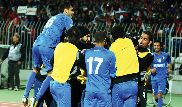 "فرحة كويتية بالتأهل إلى المربع الذهبي"