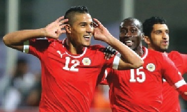 "فوزي عايش يحتفل بهدفه في مرمى قطر"