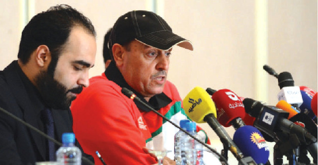 "حكيم شاكر يتحدث في المؤتمر الصحافي"