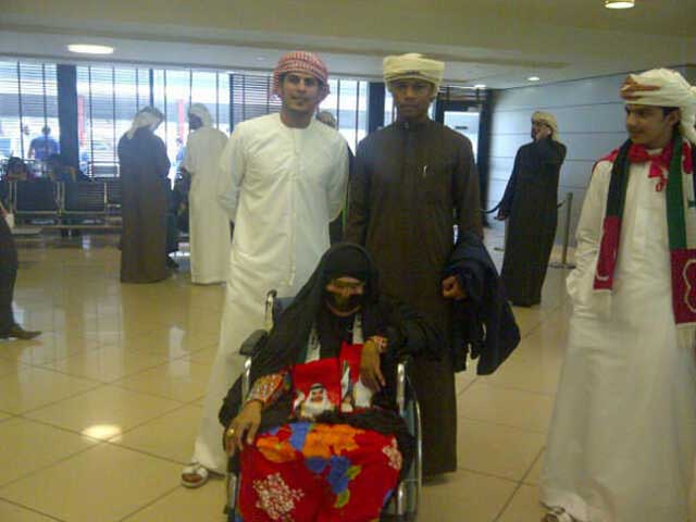 "مواطنة مسنة تصر على الذهاب إلى البحرين  لمؤازرة الأبيض"