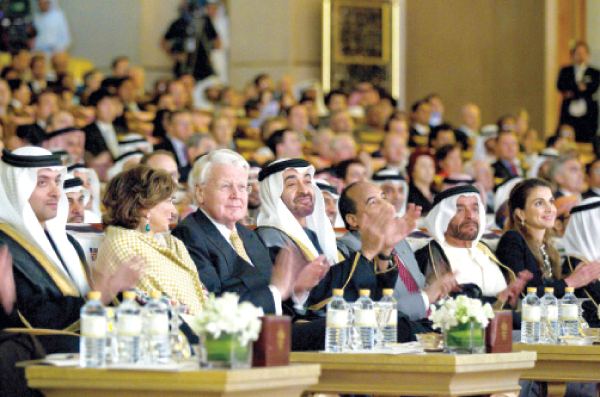 "محمد وهزاع بن زايد وسرور بن محمد ومحمد ولد عبدالعزيز ورانيا العبدالله وجمع من الحضور"