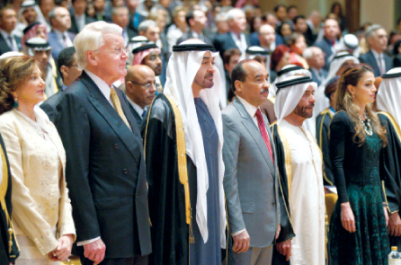 "محمد بن زايد وسرور بن محمد و محمد ولد عبدالعزيز والملكة رانيا خلال الحفل"