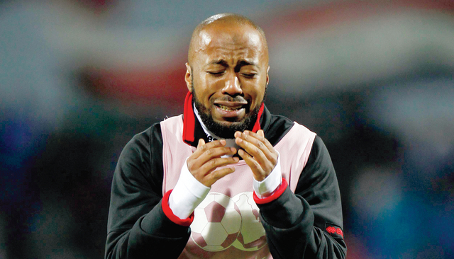 "دموع إسماعيل مطر في استاد البحرين"