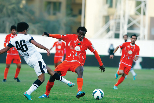"عجمان هزم الأهلي بثنائية \t(تصوير غلام كاركر)"