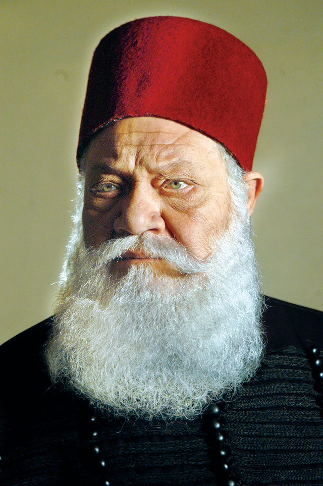 "يحيي الفخراني في دور محمد علي"