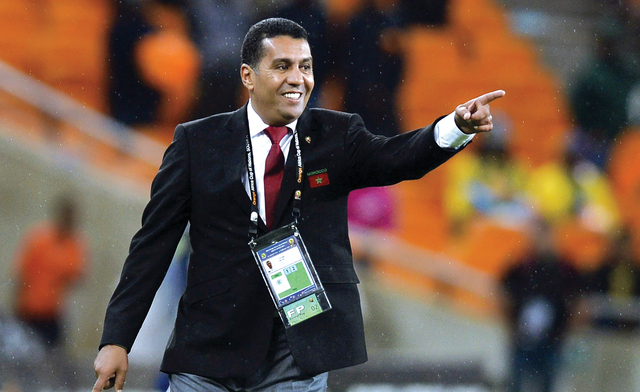"الطاوسي مدرب المغرب يوجه لاعبيه\tا ف ب"