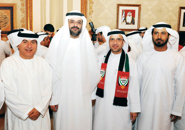 "ولي عهد الشارقة اثناء الاستقبال \tتصوير - يونس يونس"