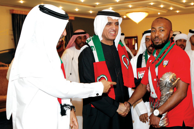 "سعود بن صقر القاسمي يهنئ إسماعيل مطر بالإنجاز"