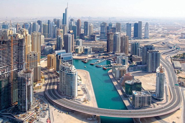 "إقبال واسع ومتزايد على عقارات دبي \t تصوير - عماد علاء الدين"