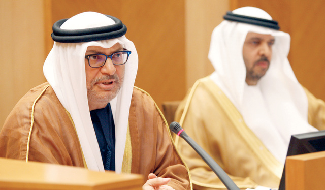 "أنور قرقاش وهادف الظاهري"