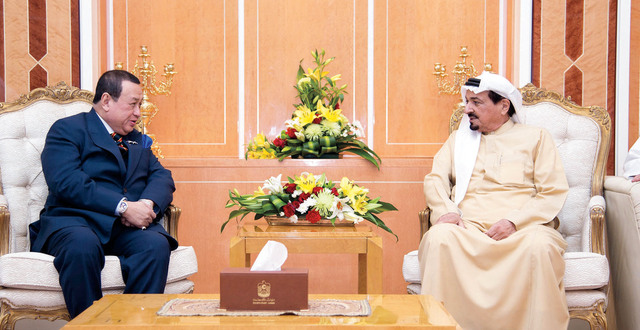 "... وسموه لدى لقائه رئيس الديوان الملكي الماليزي"