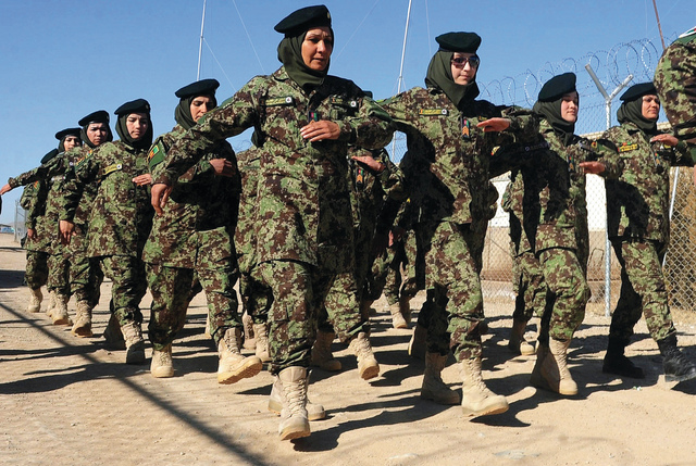 وزارة الدفاع الأميركية تبرئ قائد «إيساف» في أفغانستان