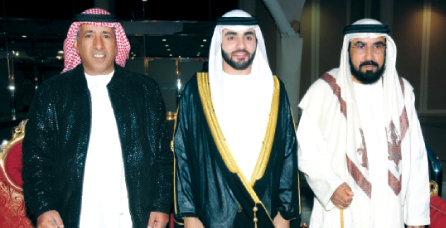 "العريس يتوسط والده عبدالرحمن سعيد  الناصري وأحمد سيف الناصري والد العروس"
