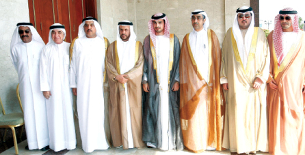 "عبد الرحمن بن سيف الغرير وخالد جمعة الماجد ومحمد النومان وعبدالله المويجعي وعبدالسلام وبطي واحمد المويجعي والعريس"
