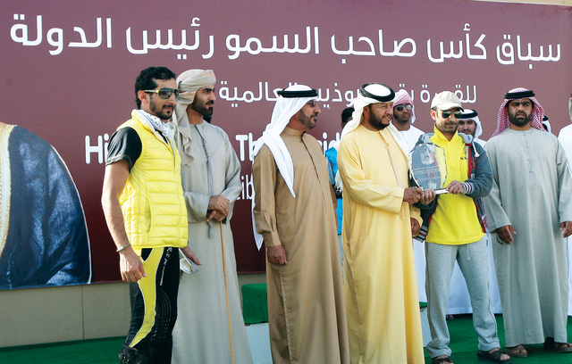 "سلطان بن زايد يتوج ابطال الاسطبلات الخاصة\tتصوير ـــ مجدي إسكندر"
