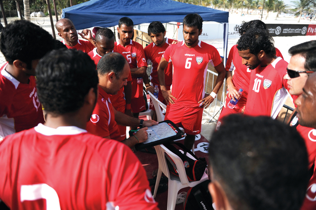 "مارسيلو يشرح خطته للاعبين \t من المصدر"